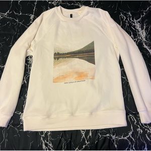 Men’s white crewneck